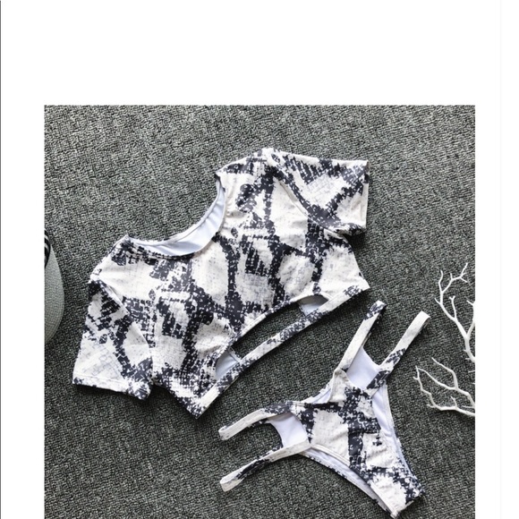 SALE- BOGO 3 for $20 🔥 SNAKE PRINT BIKINI - Picture 3 of 5